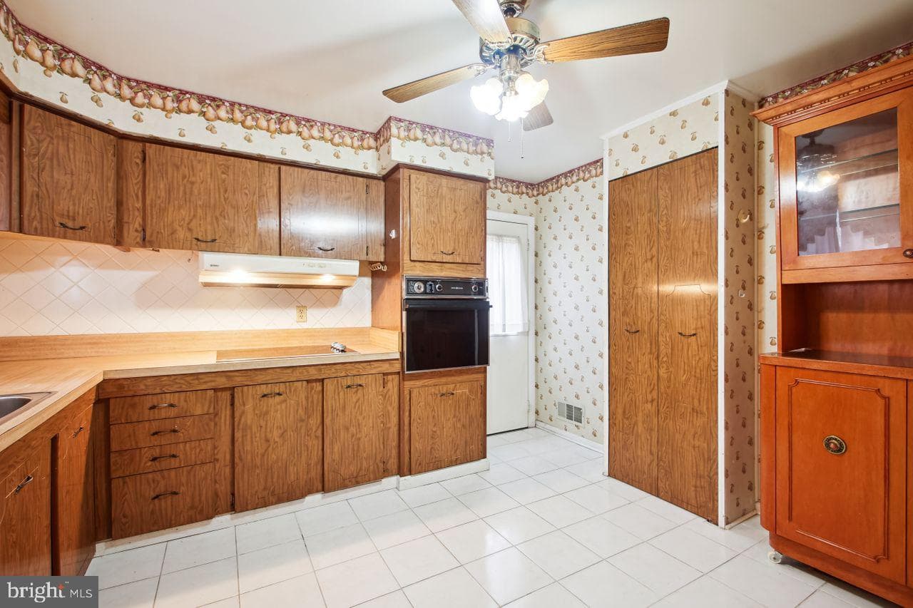 3711 Brownbrook Court photo 11