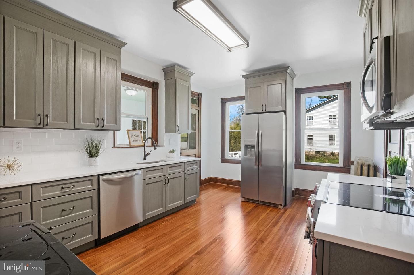 106 Maple Avenue photo 8