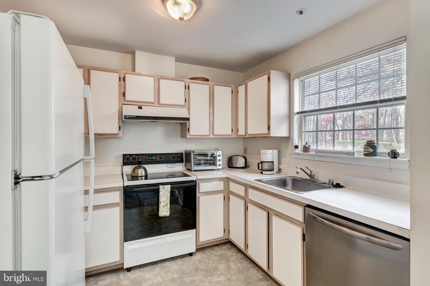 4405 Silverbrook Lane #102 photo 15