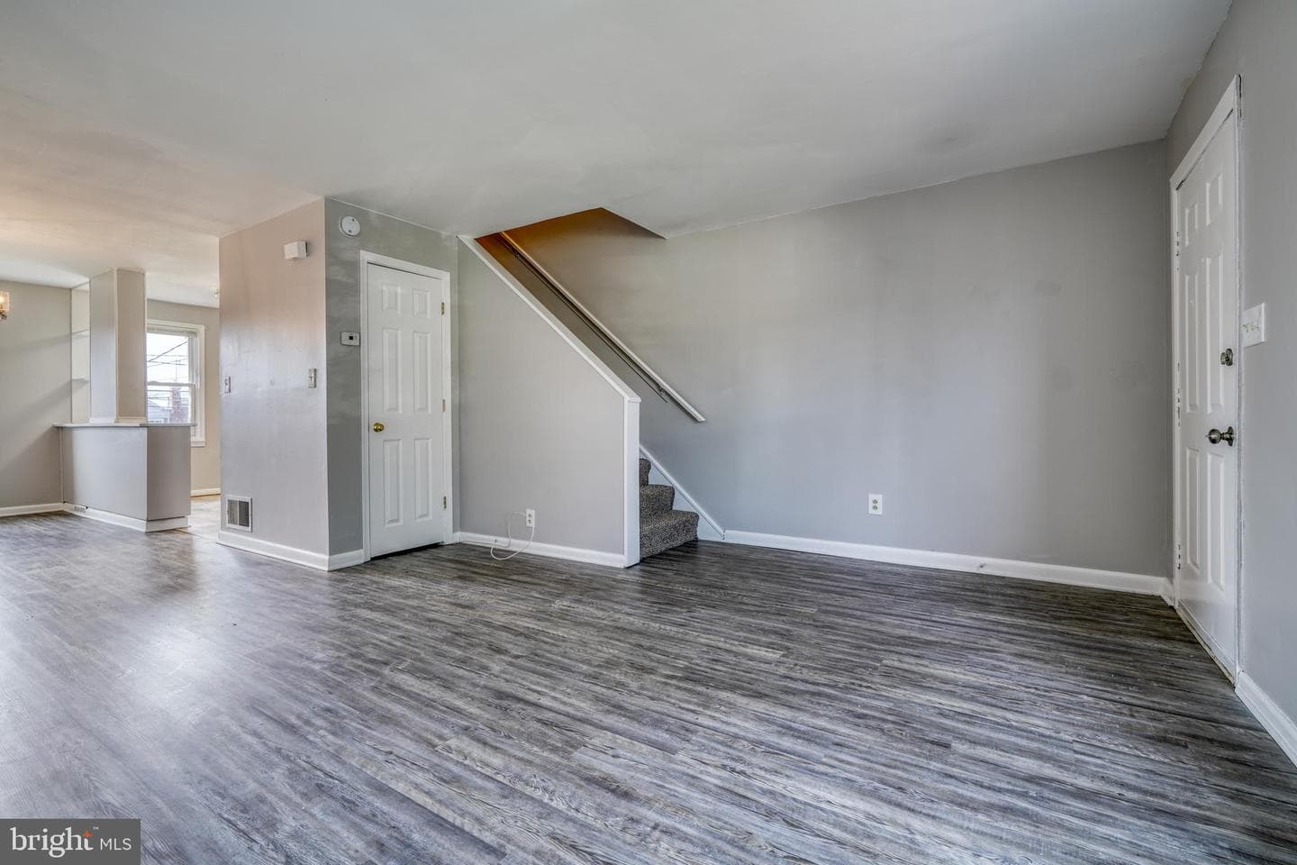974 Elton Avenue photo 4