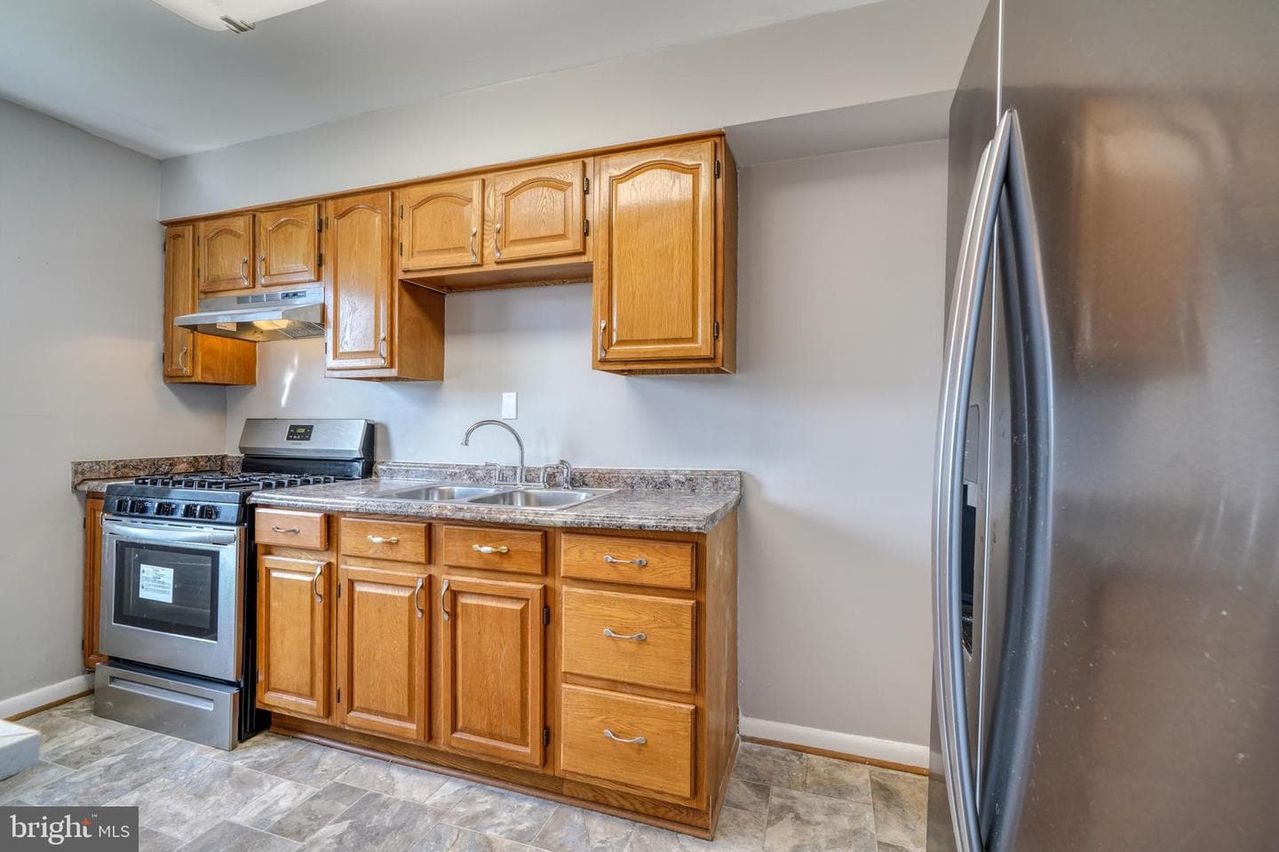 974 Elton Avenue photo 9