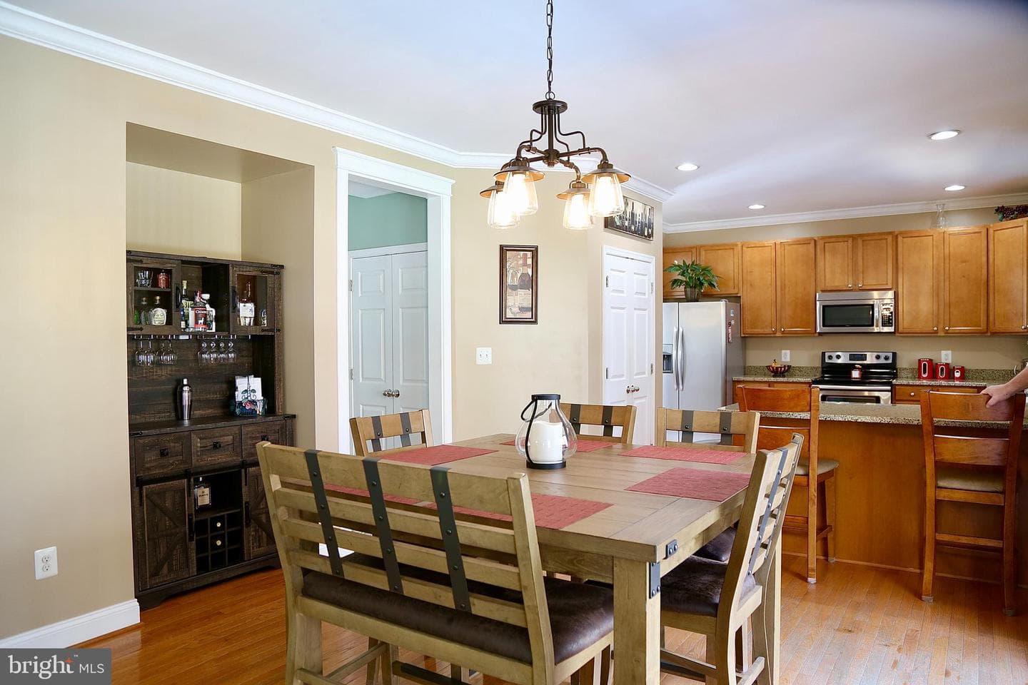 208 Vale Crest Court photo 2
