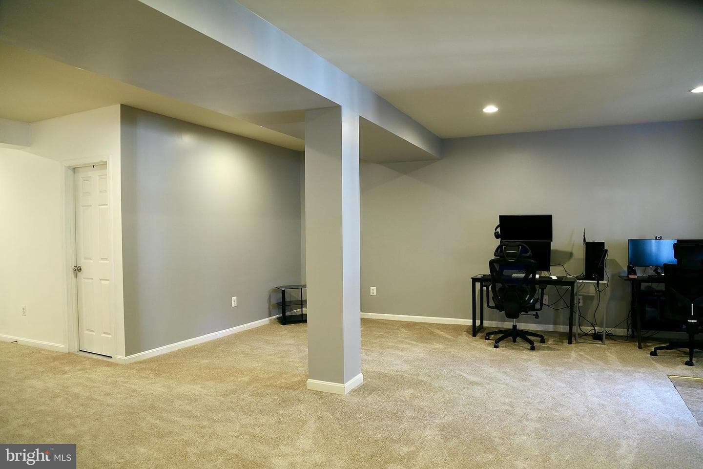 208 Vale Crest Court photo 3