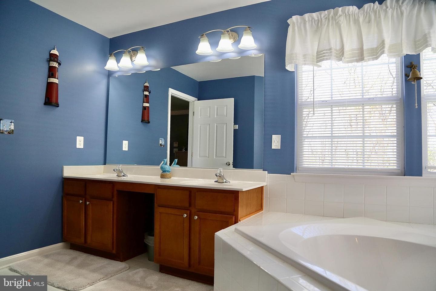 208 Vale Crest Court photo 4
