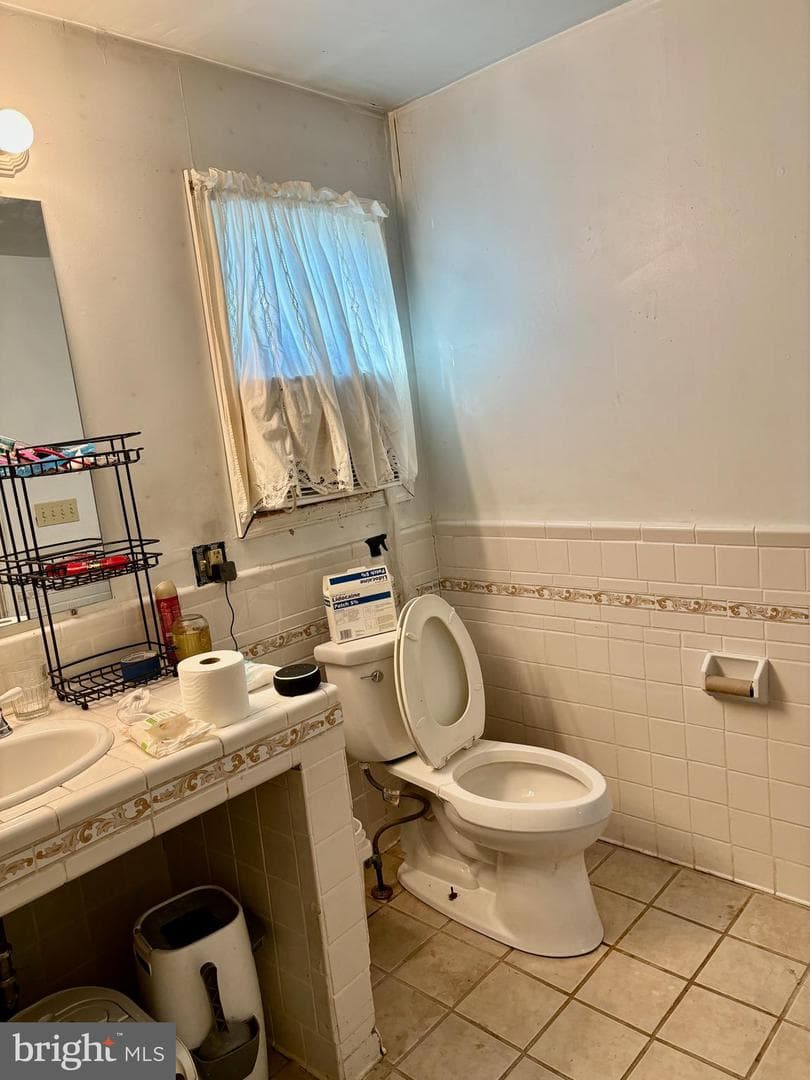 1720 Arbutus Avenue photo 9