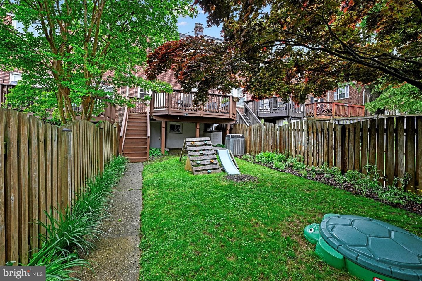 328 Overbrook photo 27
