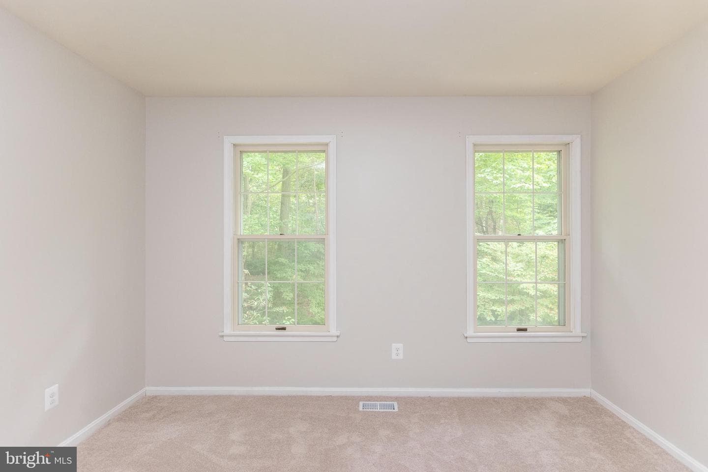 9 Chesterfield Court photo 27