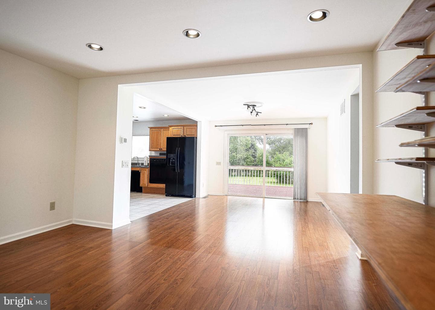 9007 Simms Avenue photo 4