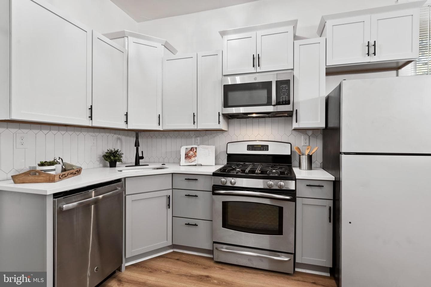 9 Waldron Avenue photo 13