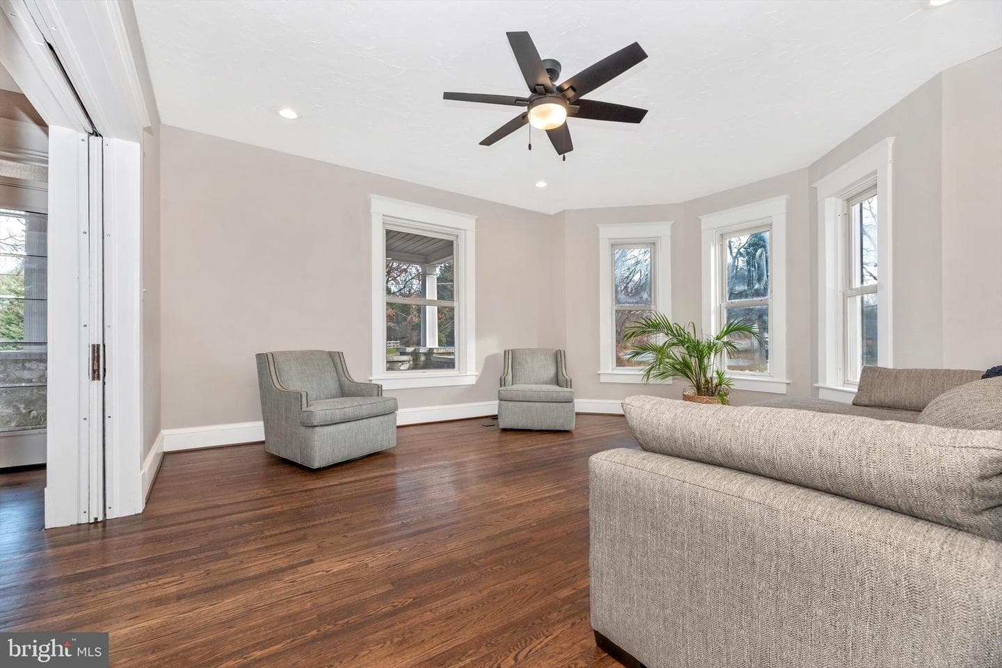 5427 Arcadia Avenue photo 8