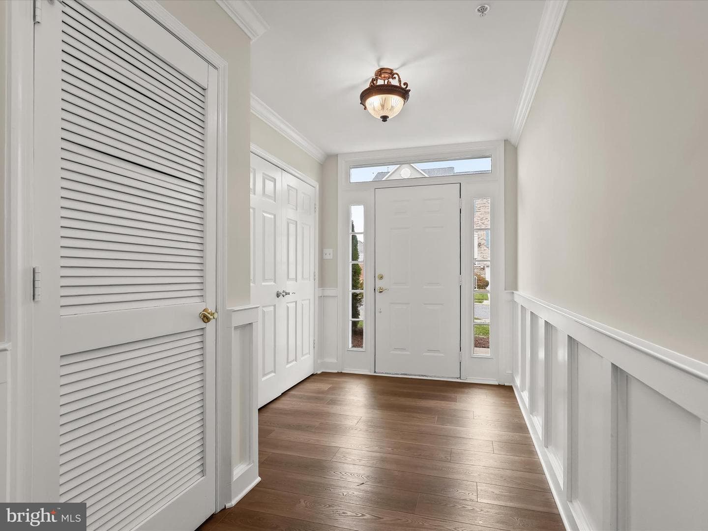 9409 Georgian Way photo 3