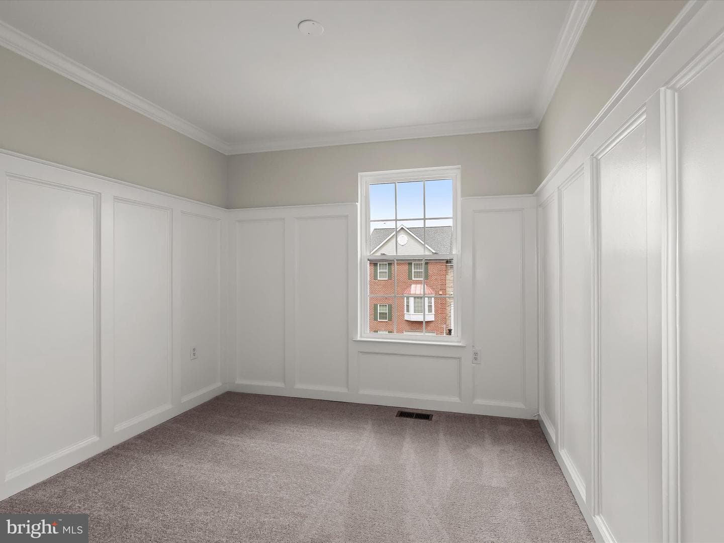 9409 Georgian Way photo 35