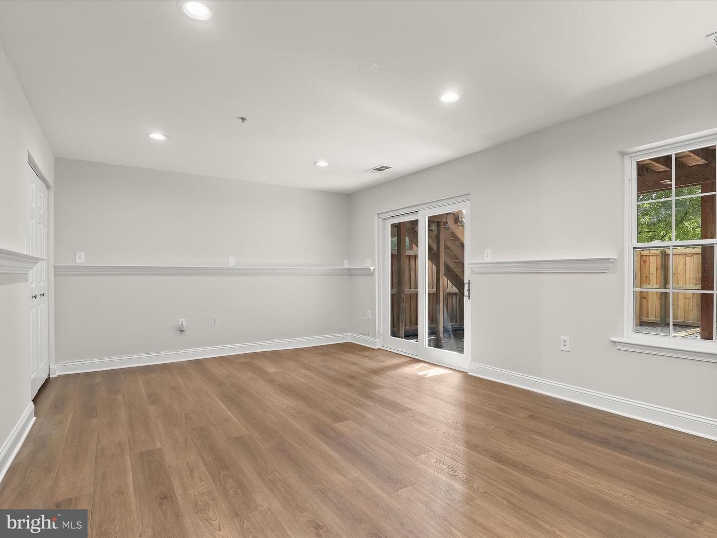 9409 Georgian Way photo 6