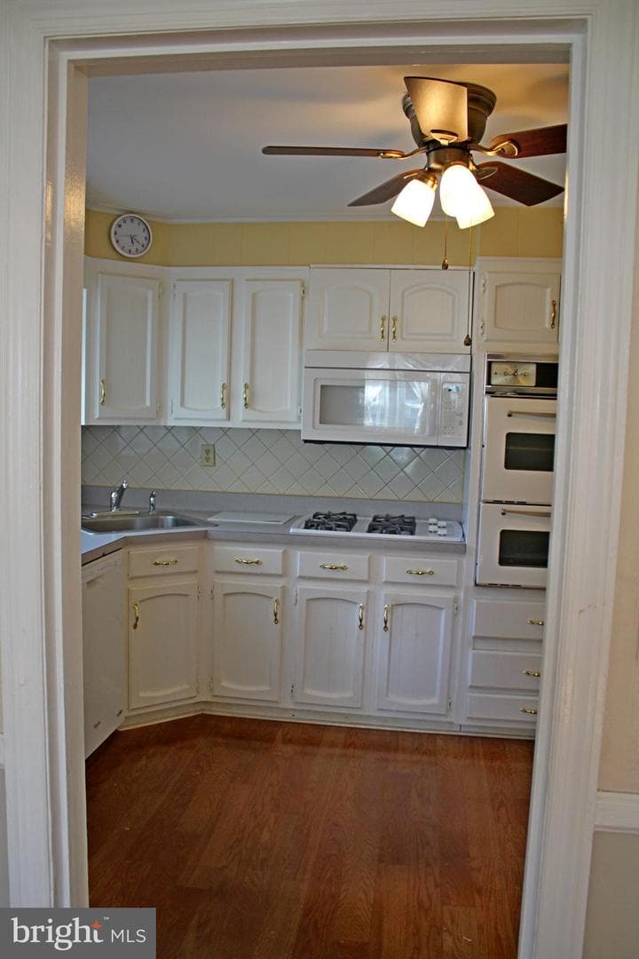 200 Elinor Avenue photo 10