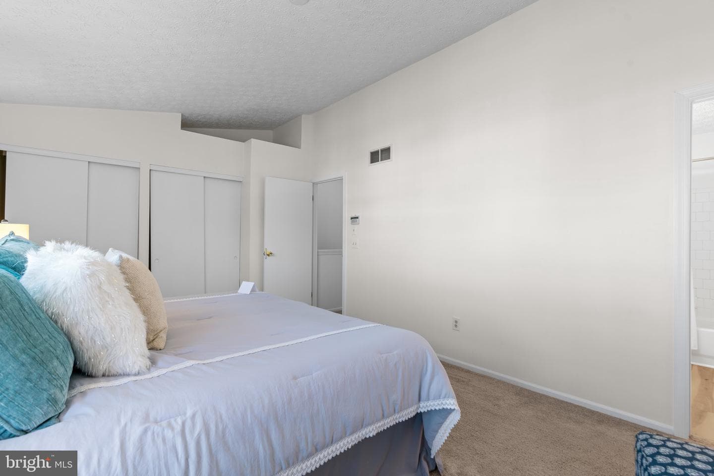 963 Joshua Tree Court photo 14