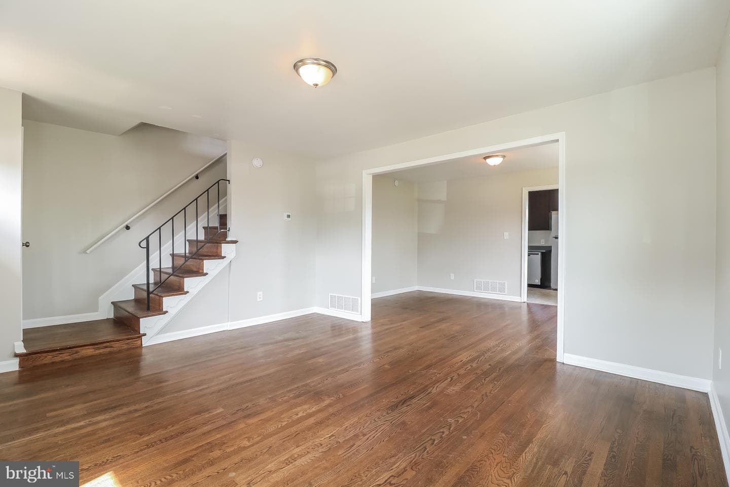 5674 Leiden Road photo 2