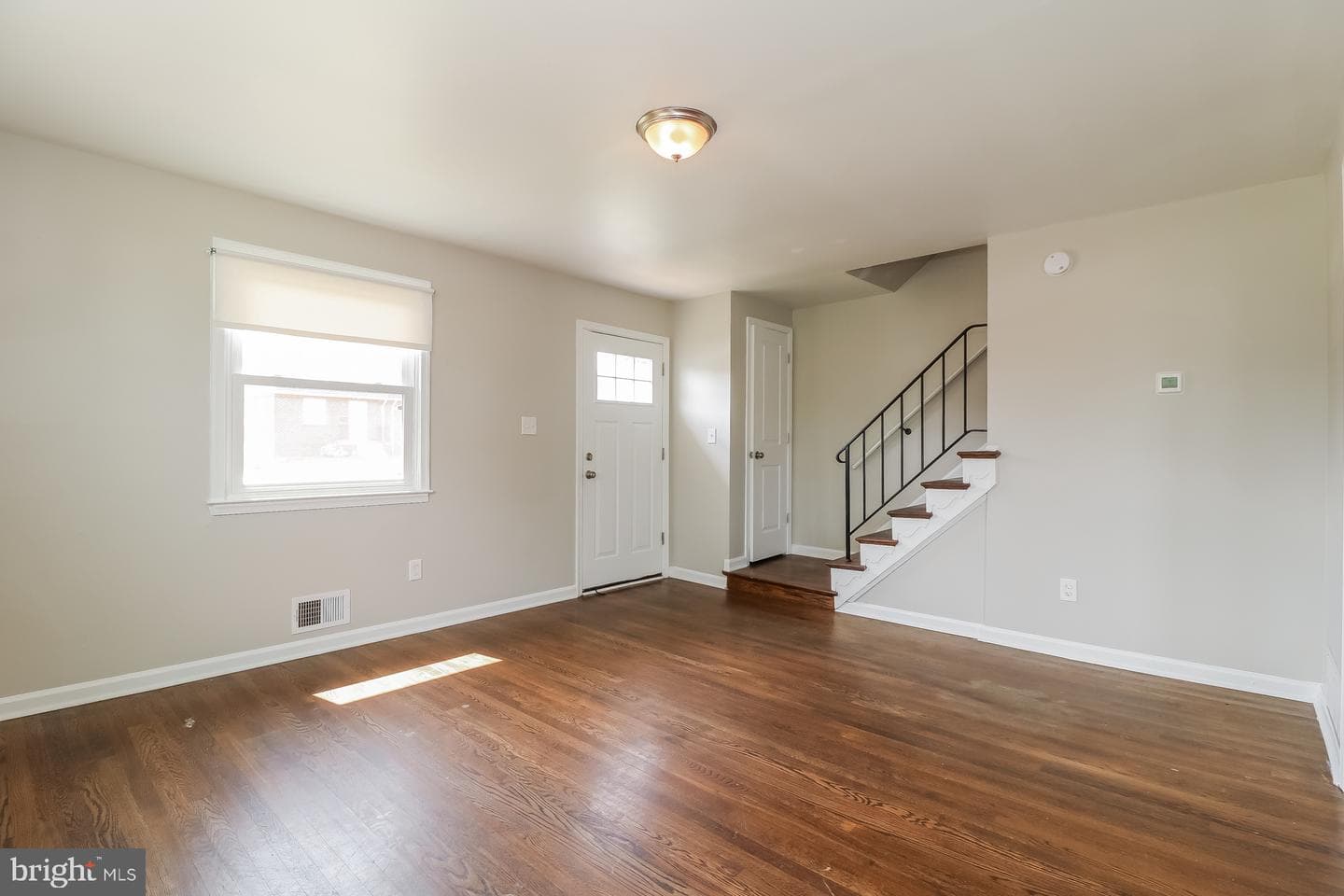 5674 Leiden Road photo 3