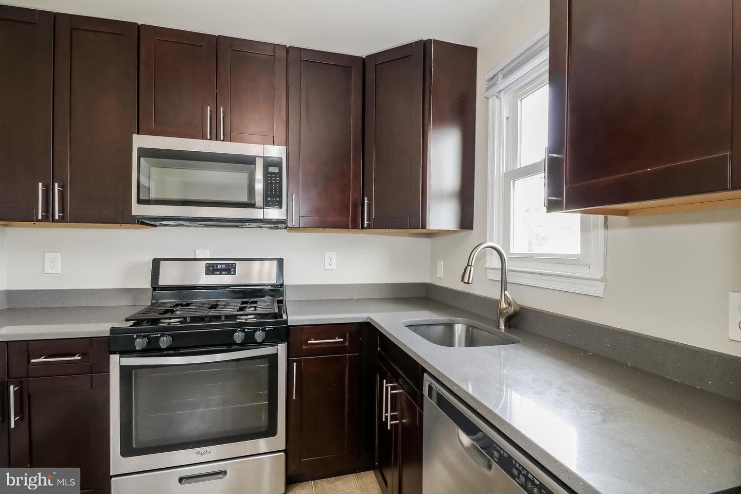 5674 Leiden Road photo 7
