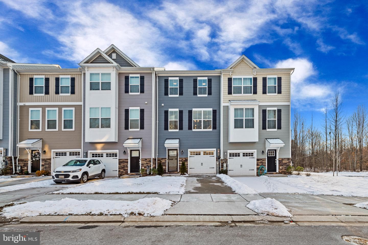 302 Top Cottage Court photo 1