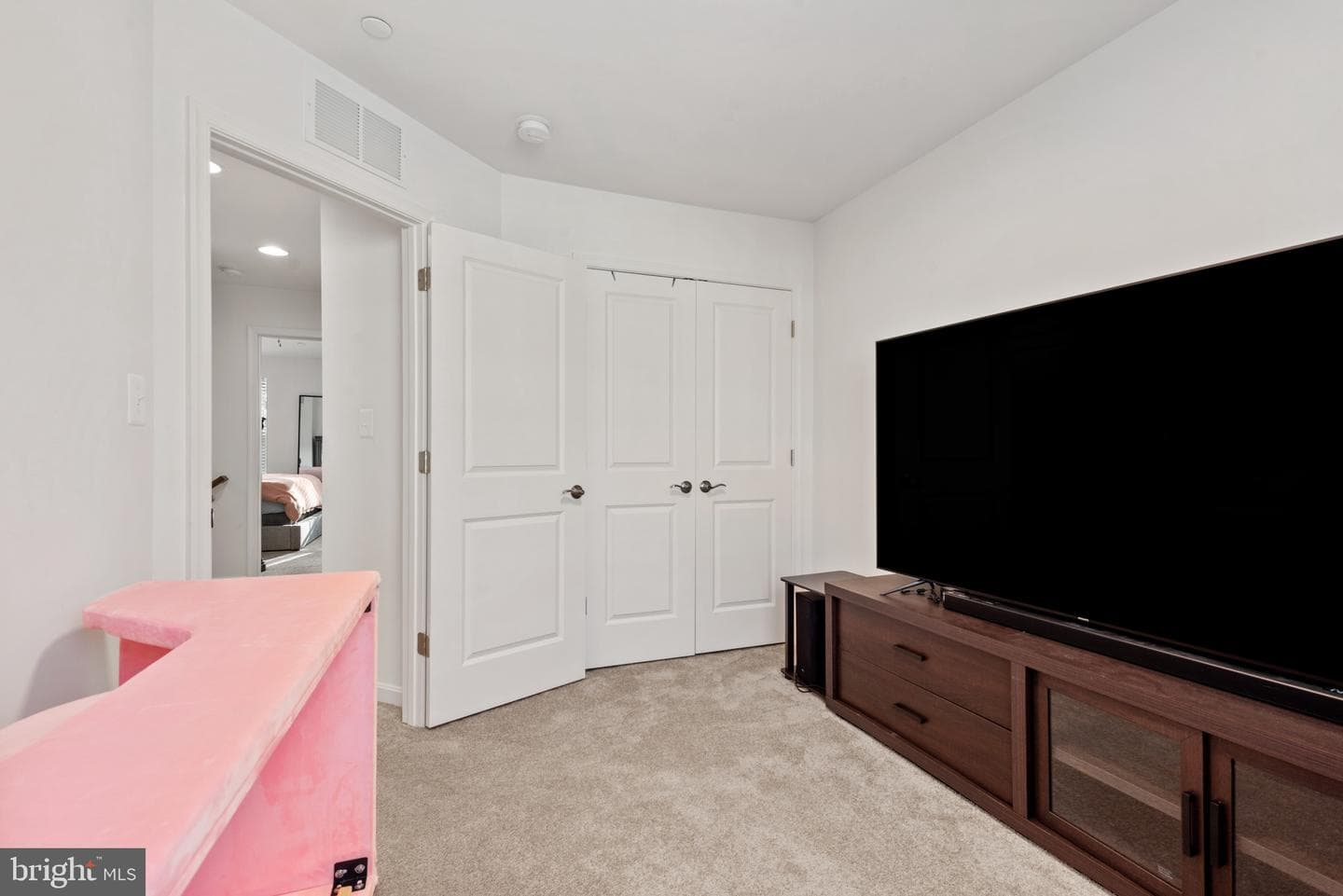 302 Top Cottage Court photo 15