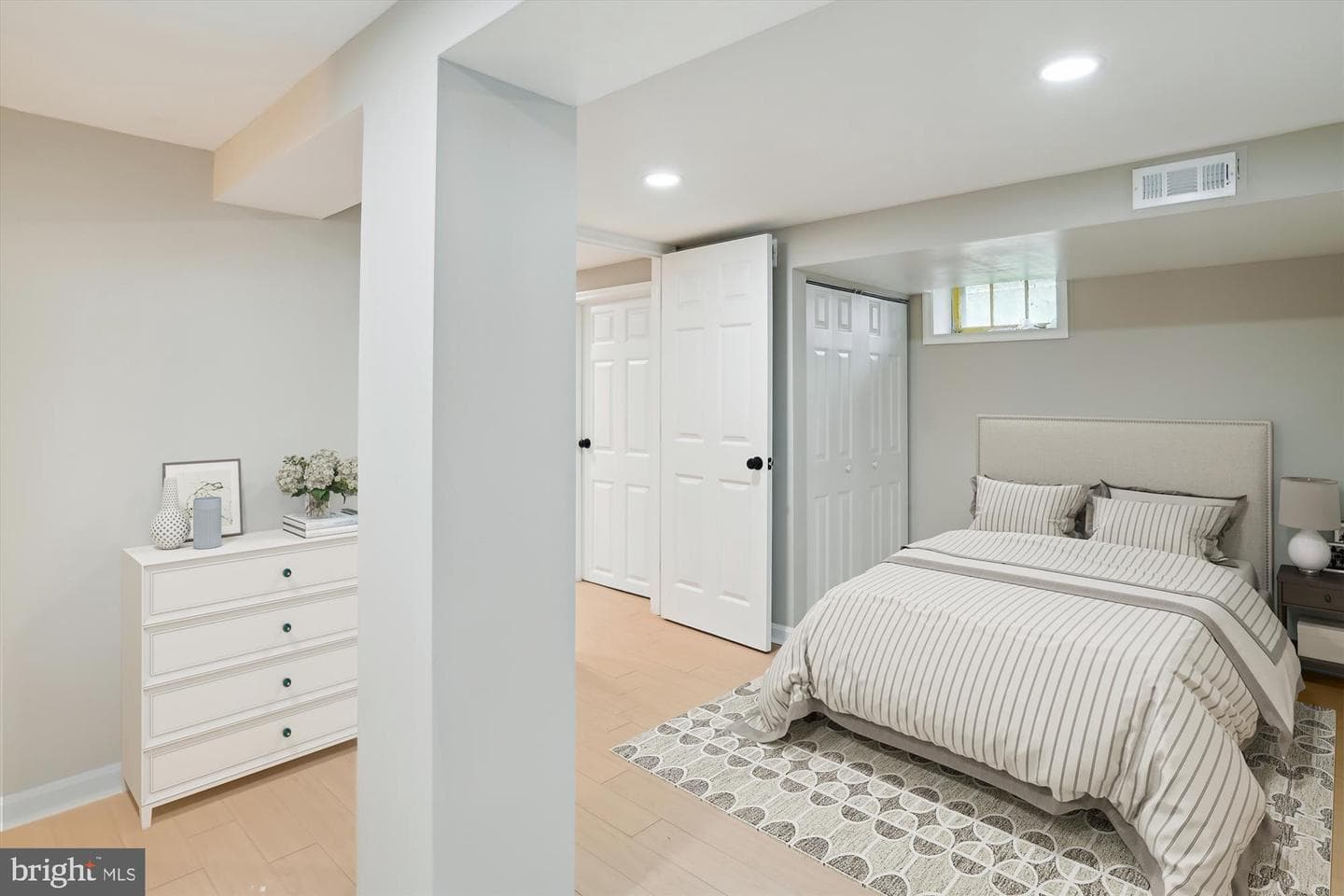2518 Plainfield Road photo 12
