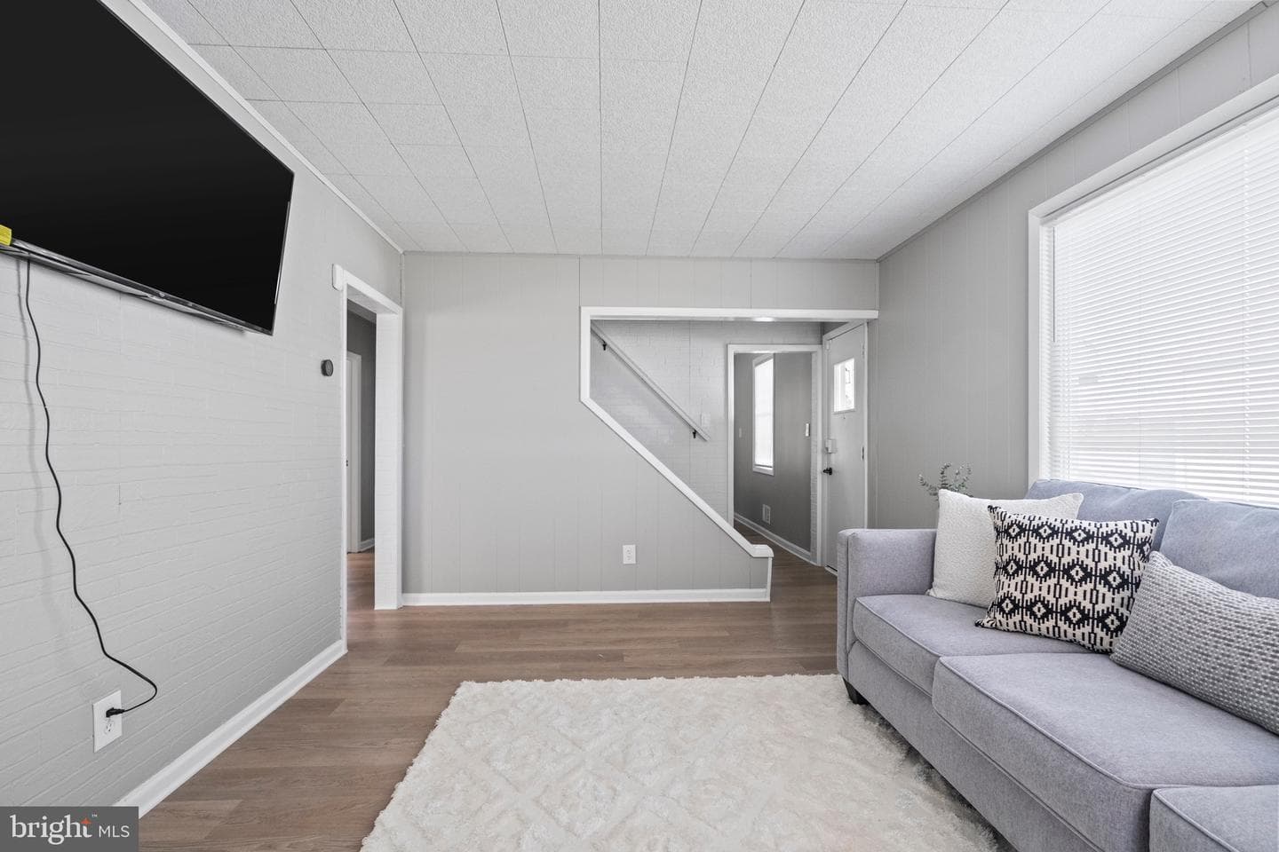 2518 Plainfield Road photo 5