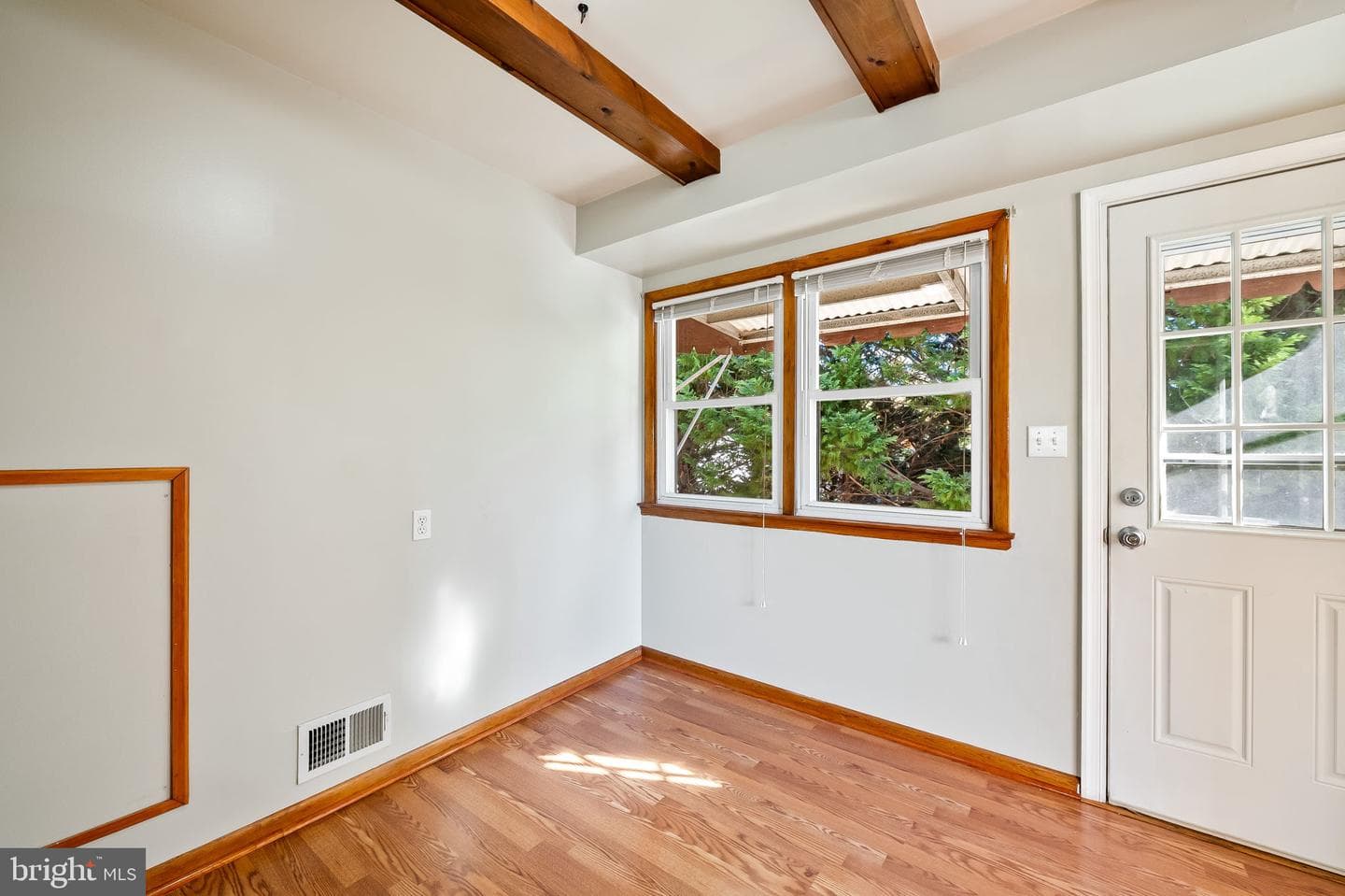 3408 Lambros photo 15