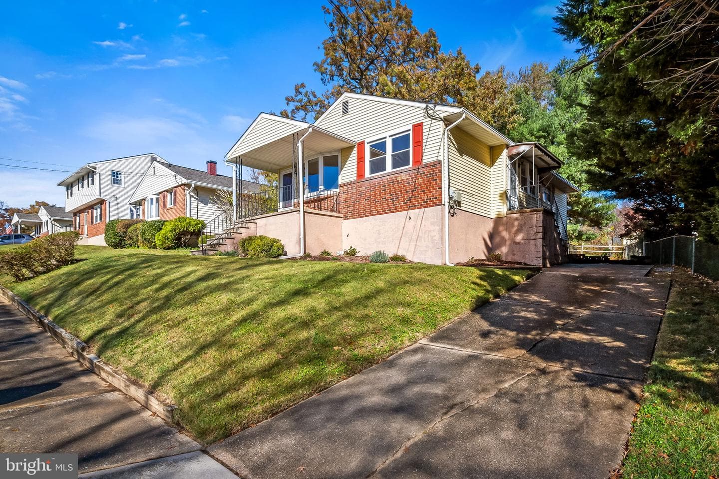 3408 Lambros photo 2