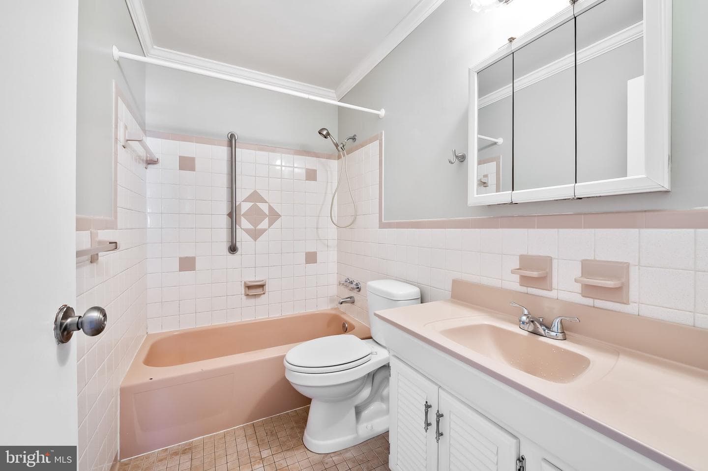 3408 Lambros photo 22
