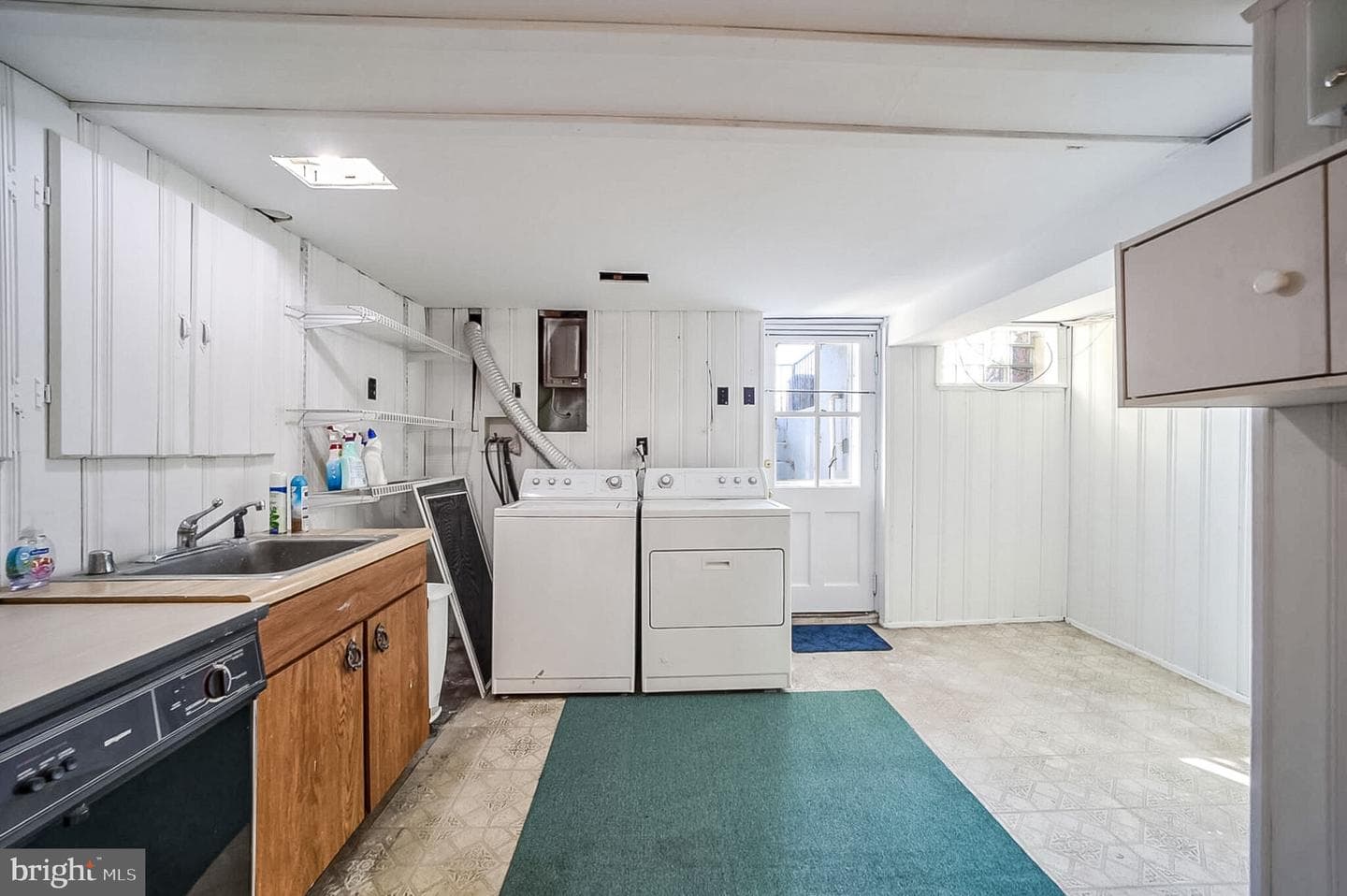 403 Oakwood Road photo 15
