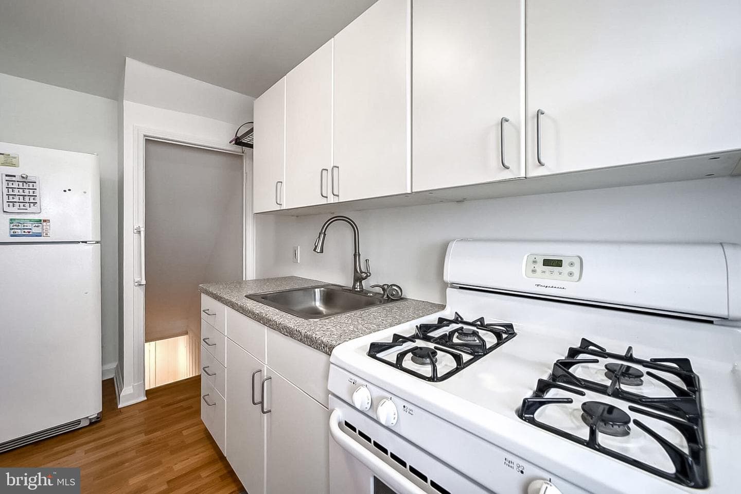 403 Oakwood Road photo 6
