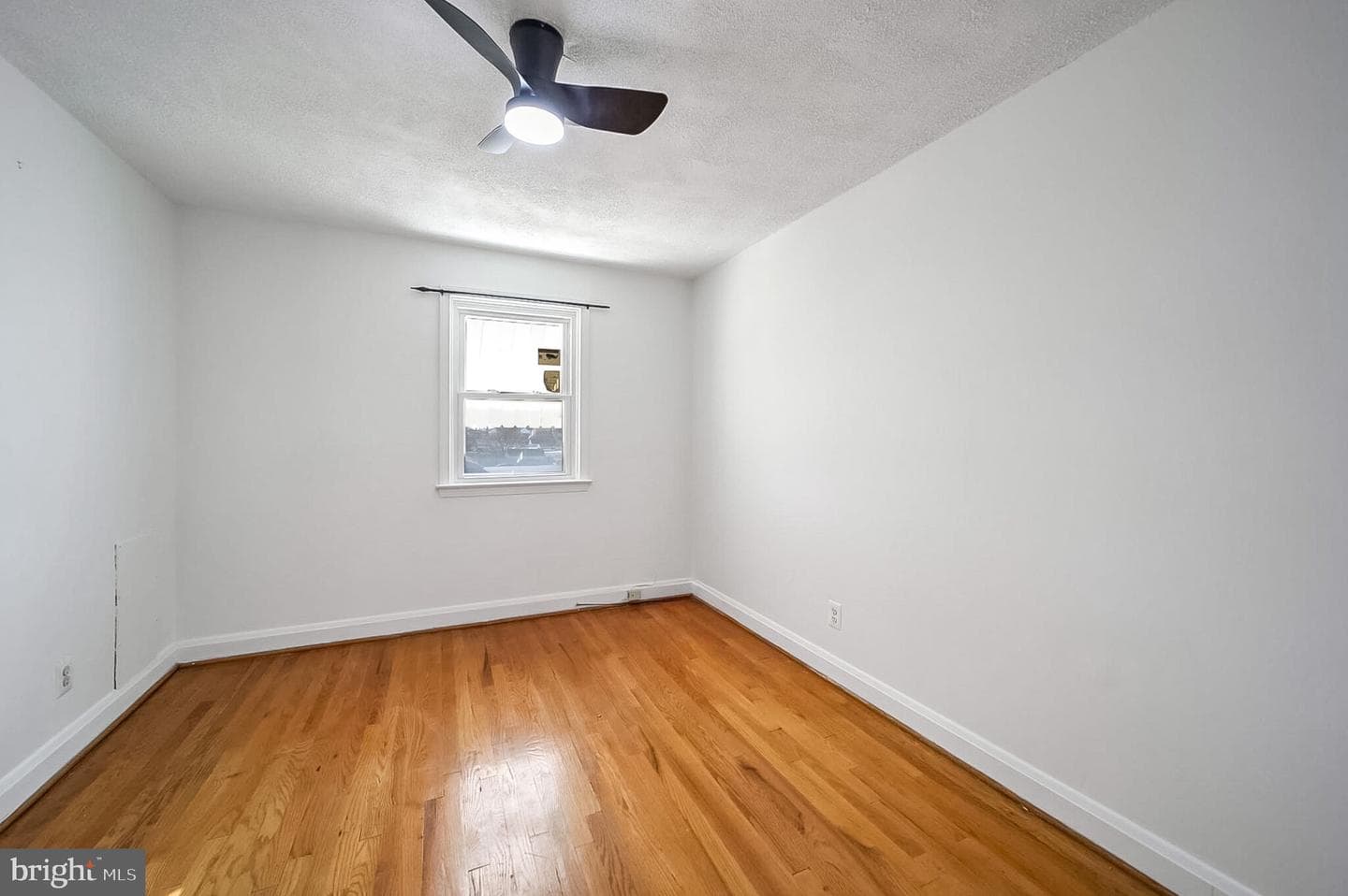403 Oakwood Road photo 9