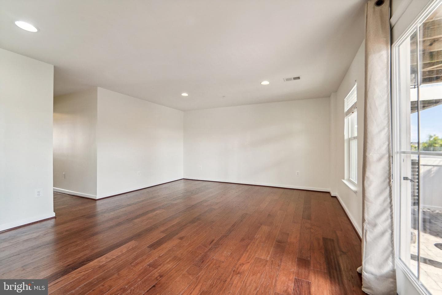 8219 Seaworthy photo 17