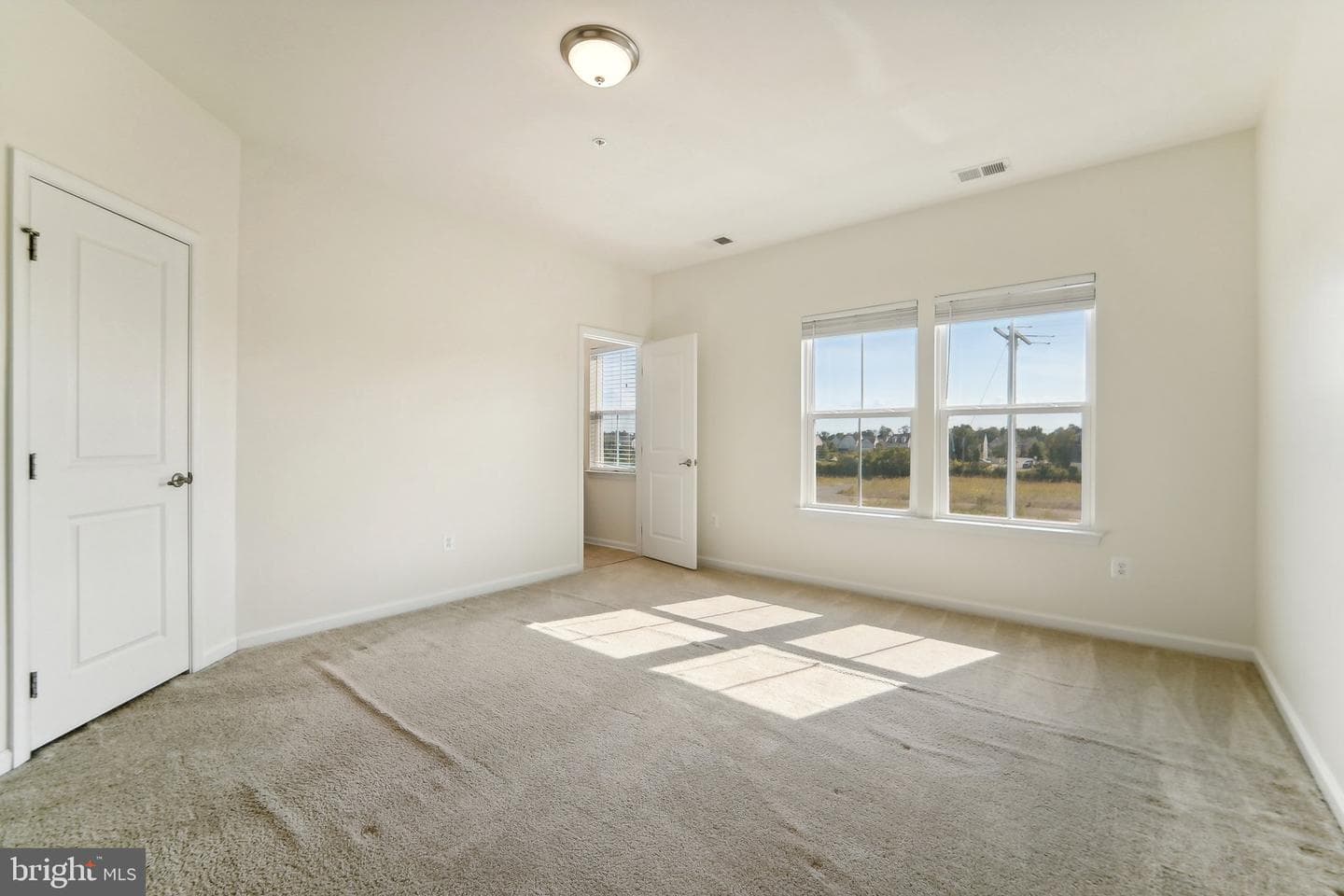 8219 Seaworthy photo 24