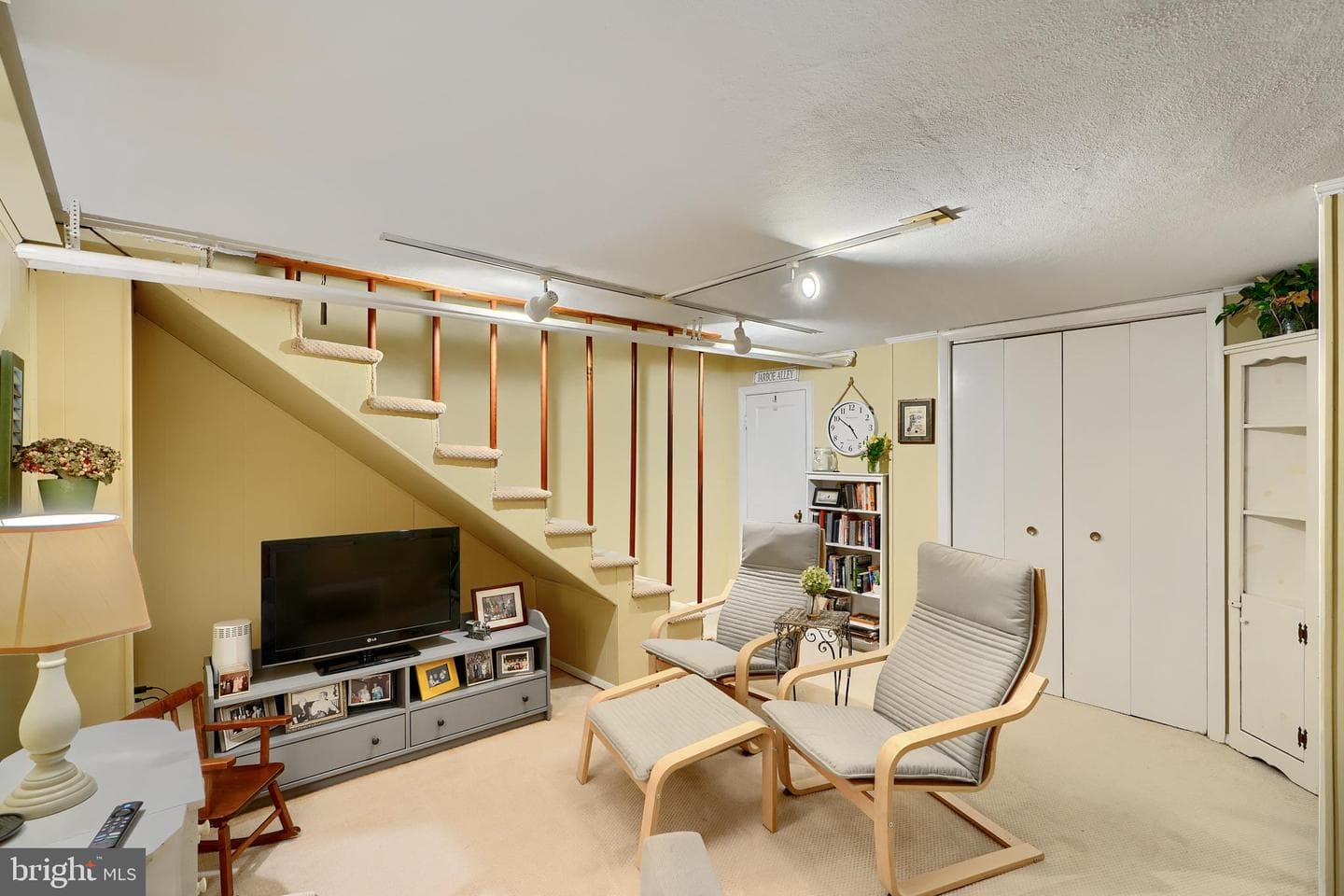 208 Ridge Avenue photo 32