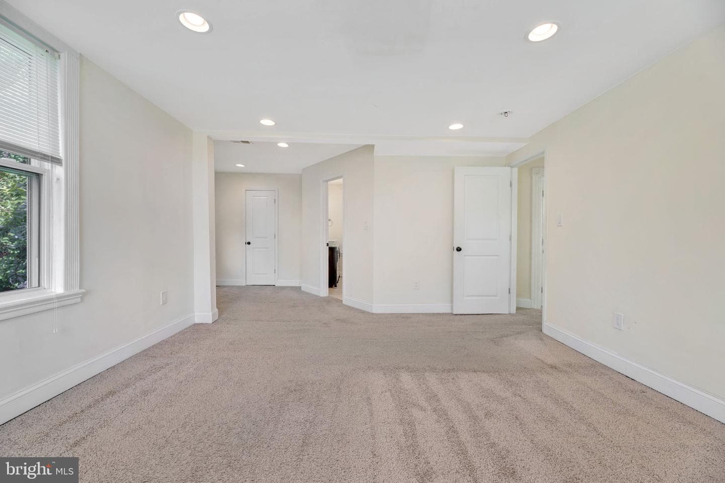 4850 Hazelwood Avenue photo 17