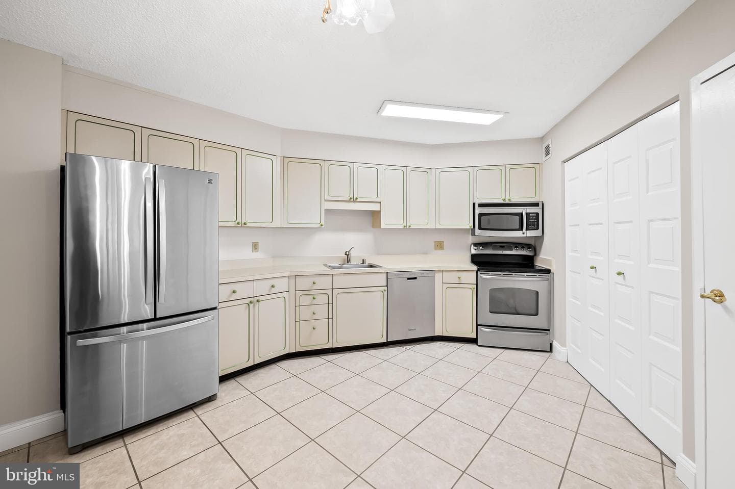 205 E Joppa Road #2604 photo 7
