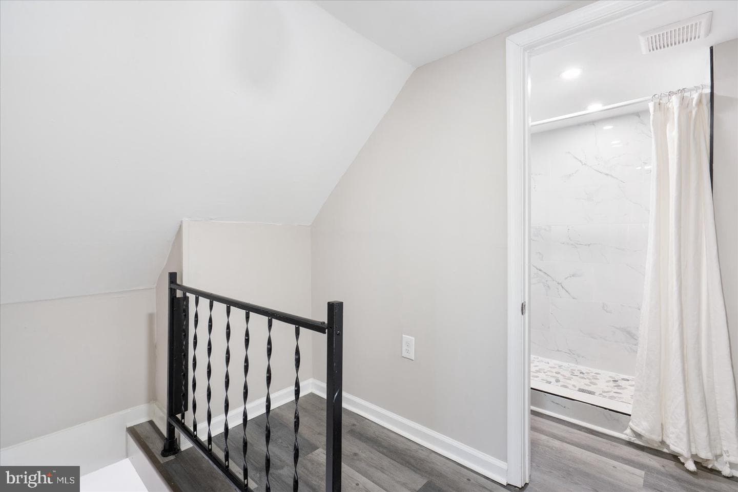 2909 Delaware Avenue photo 22
