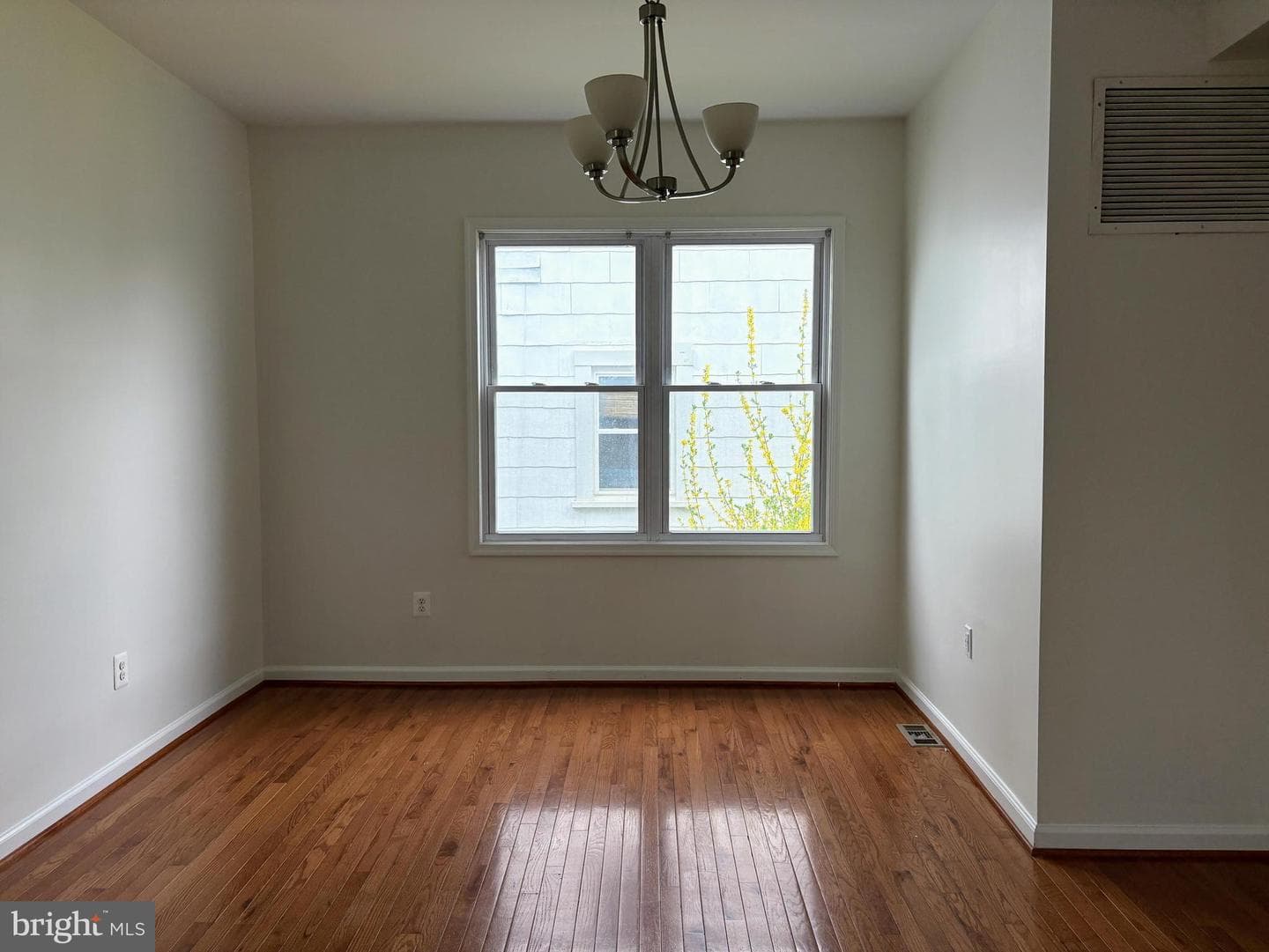 103 Sherwood Avenue photo 5