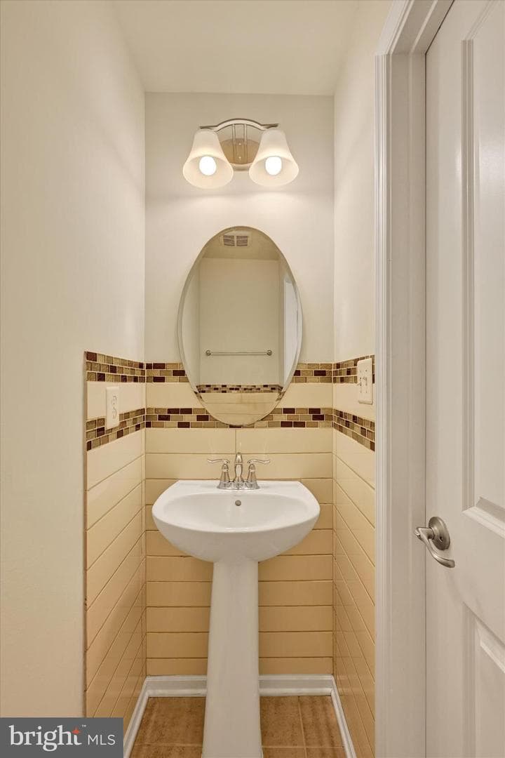 9450 Ballard Green Drive photo 11