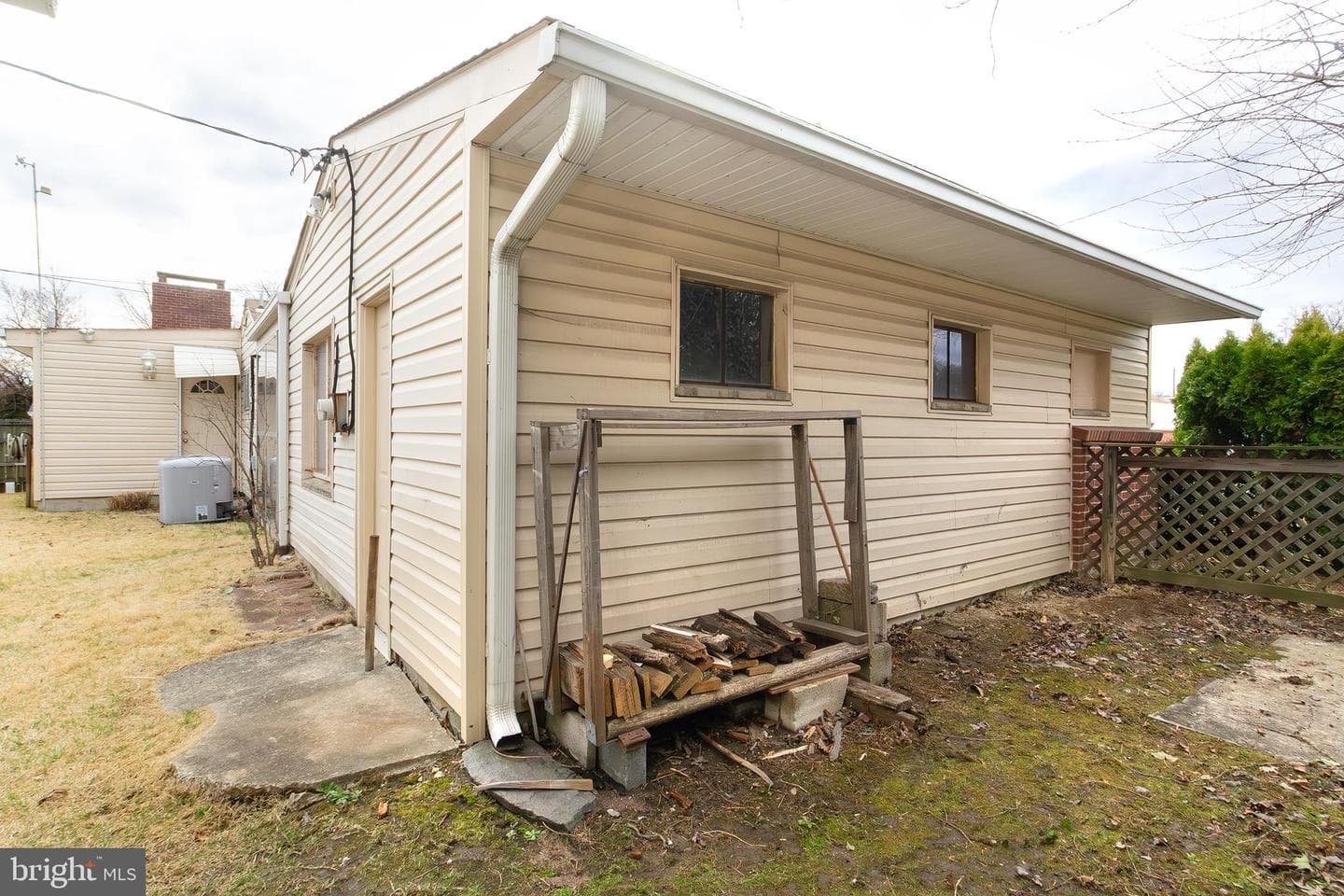 2424 Woodcroft Road photo 39