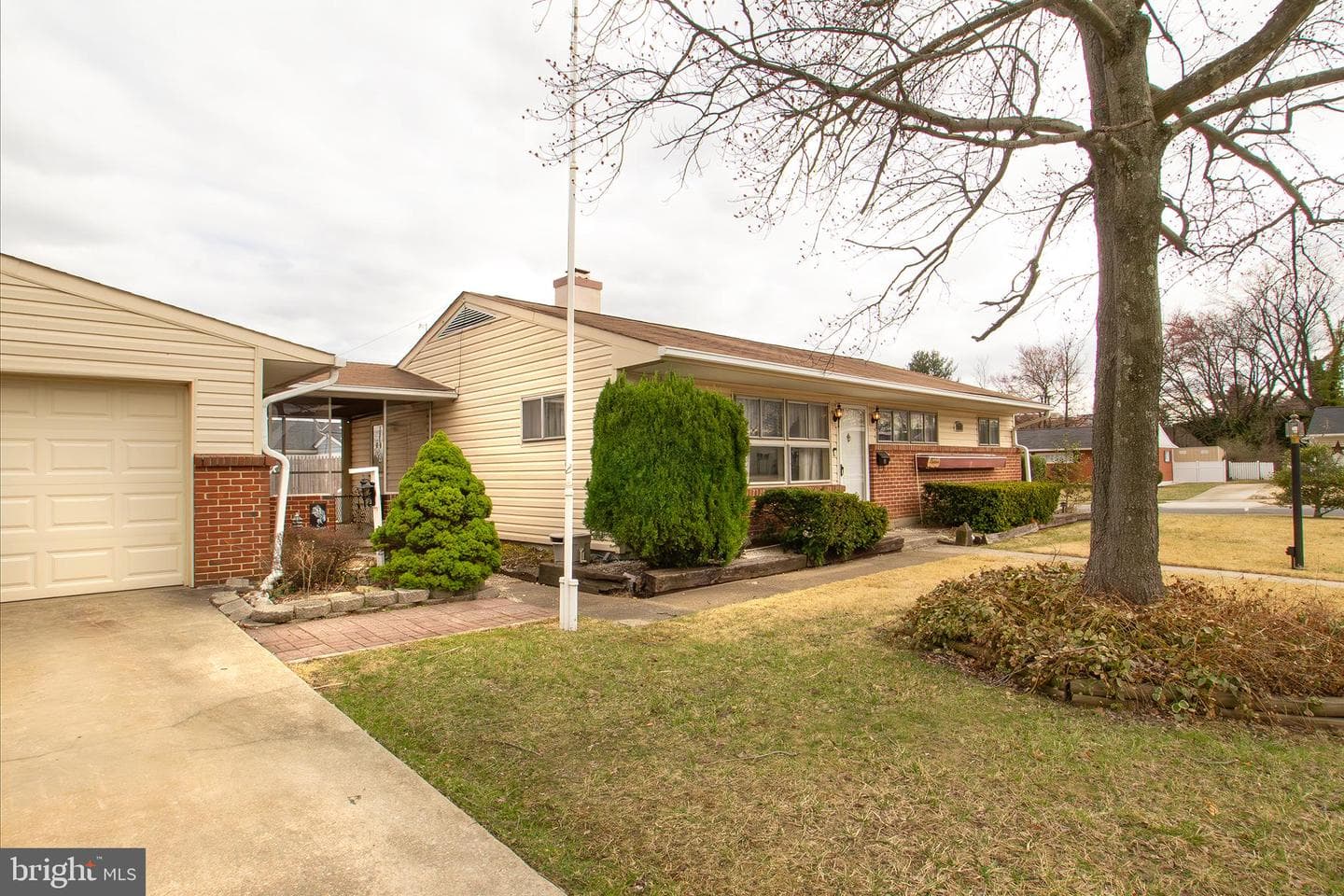 2424 Woodcroft Road photo 9