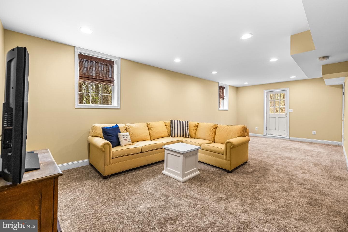 8 Holly Berry Court photo 29