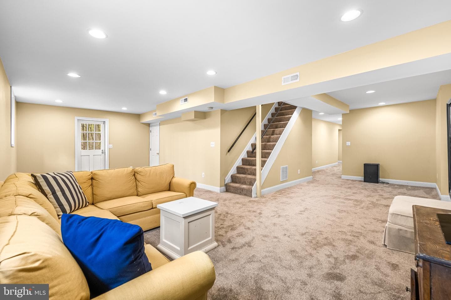8 Holly Berry Court photo 30