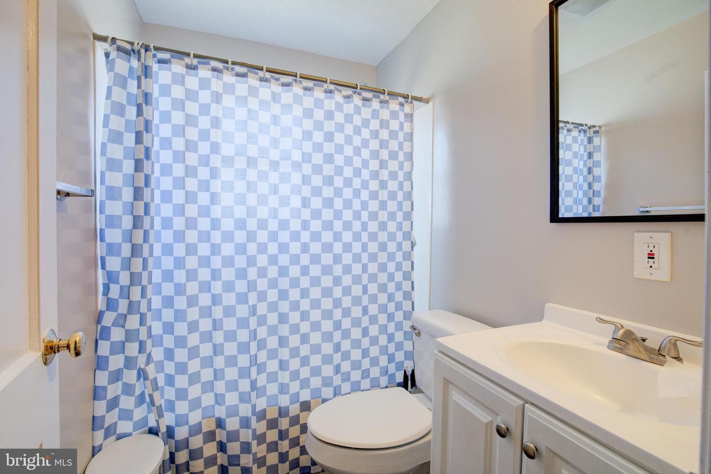 126 Kingston Road photo 25