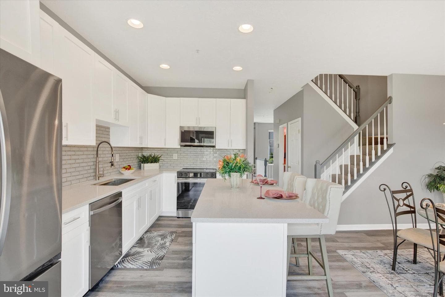 835 Lowe Road photo 4