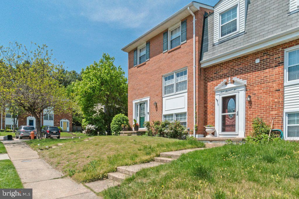 400 Benton Woods Lane photo 2