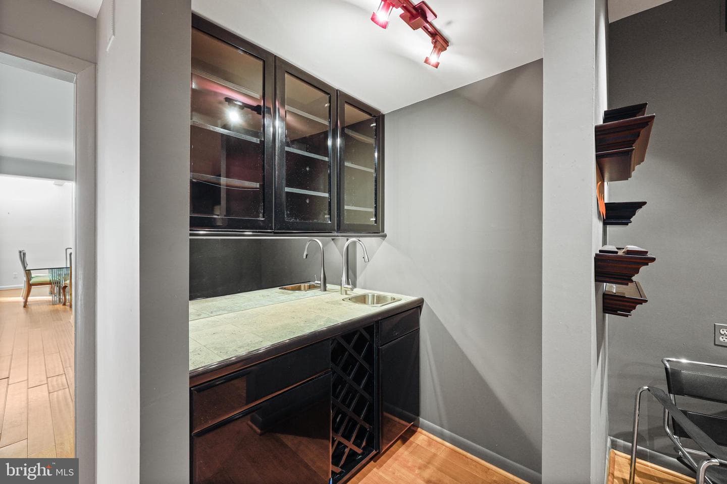 8 Regency #8 photo 15