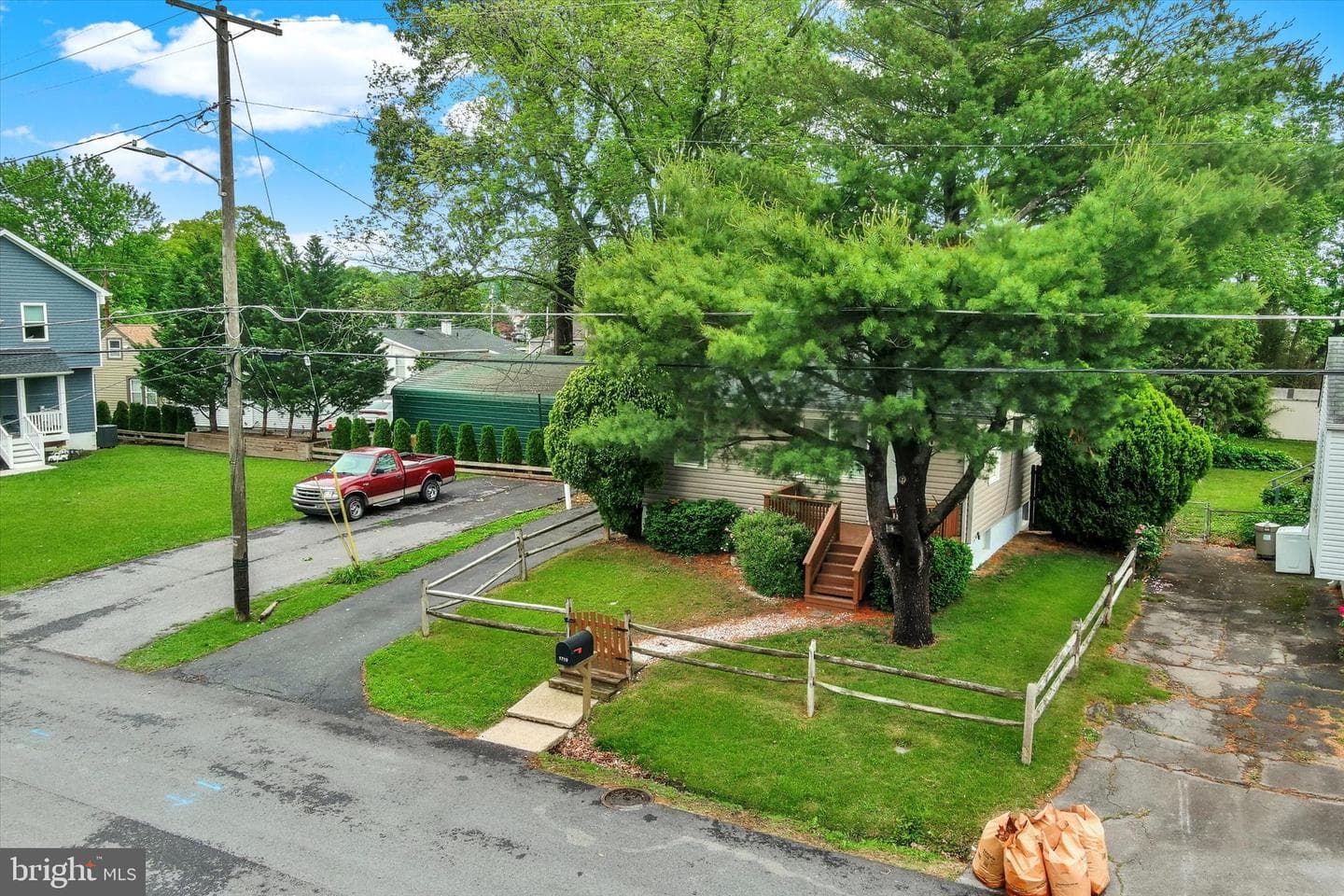 1719 Pin Oak Avenue photo 32