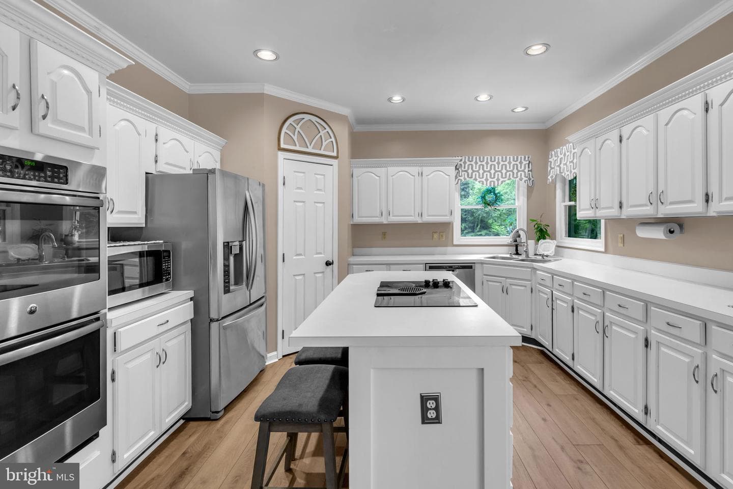 12031 Falls Road photo 16